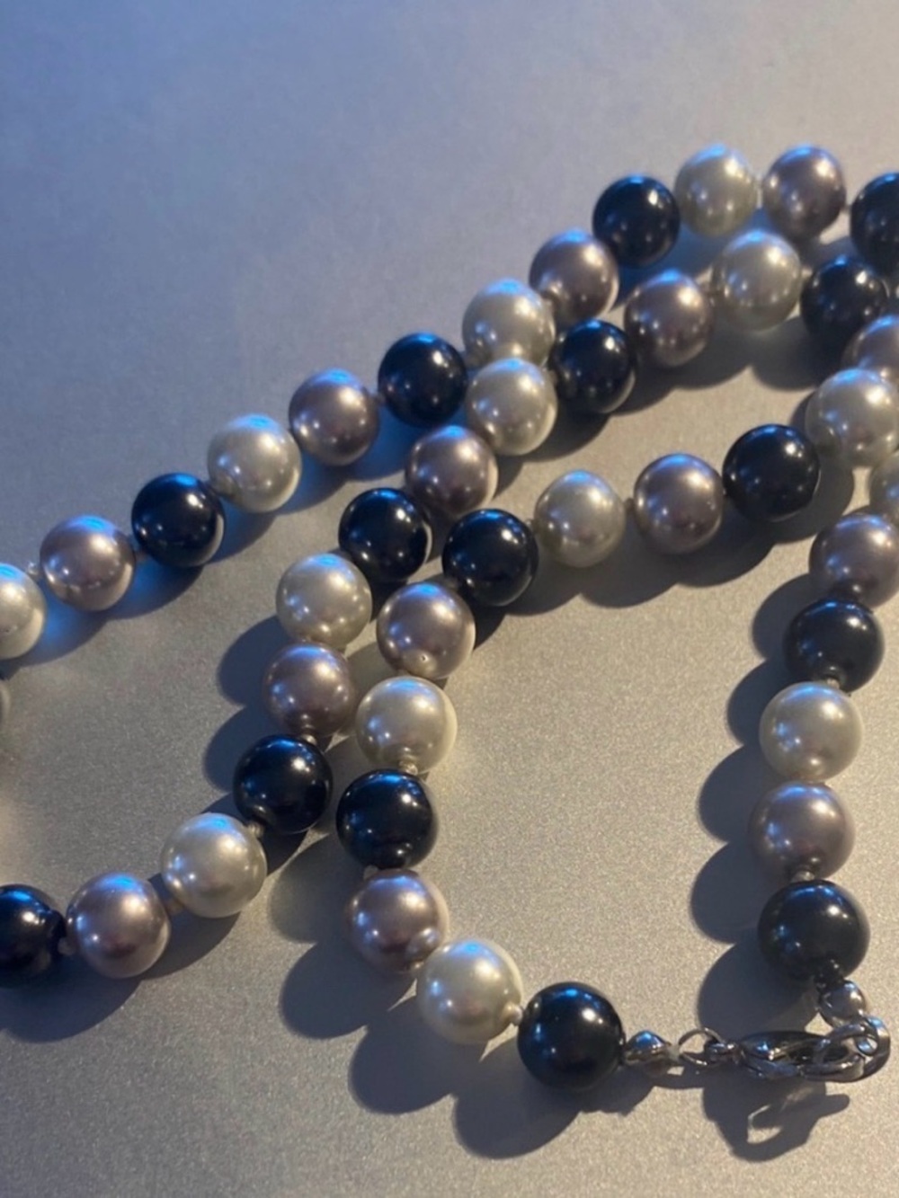 Multicolor glass Pearl Necklace - Picture 4 of 4